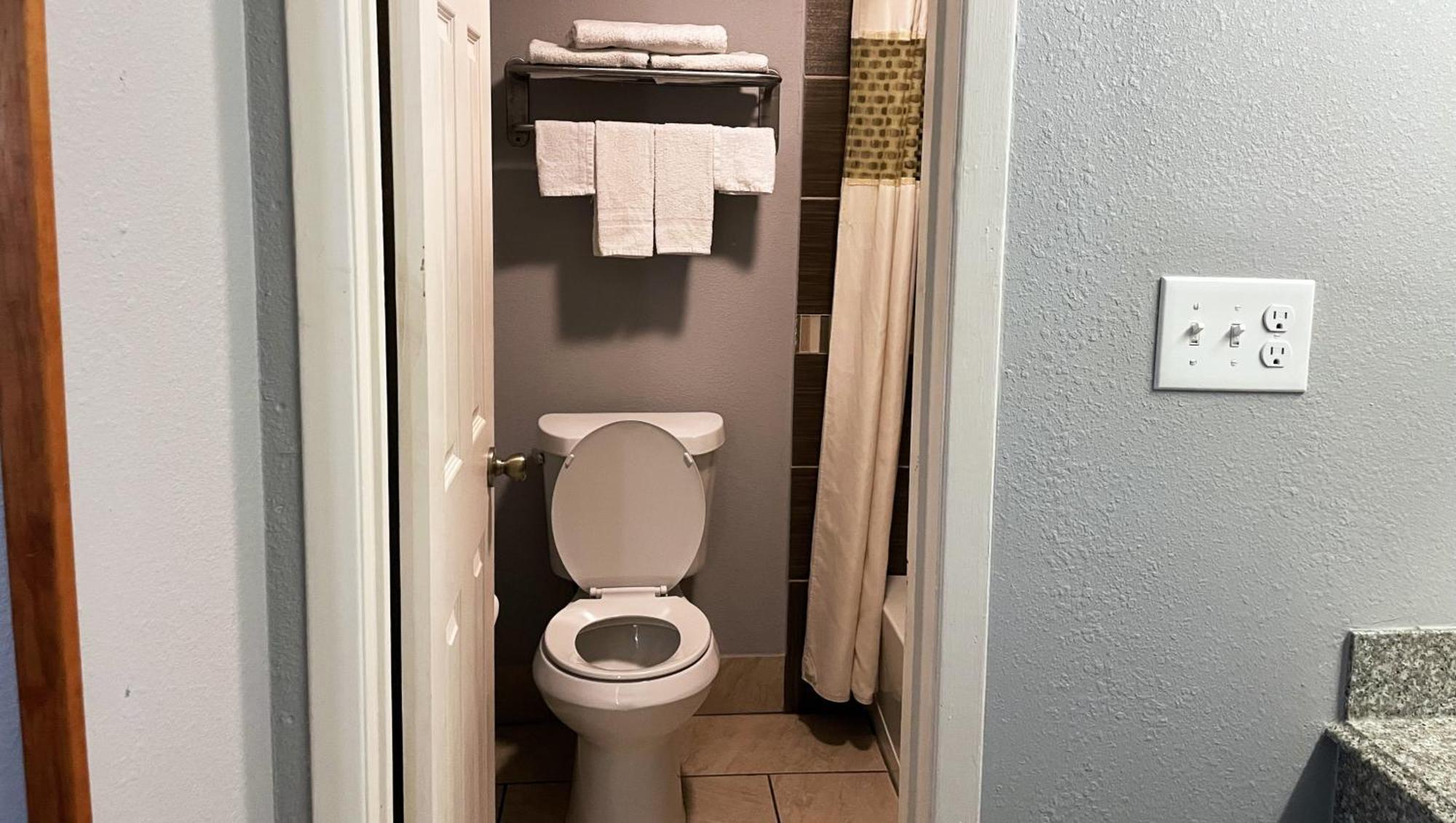 Royal Inn Linden Bagian luar foto